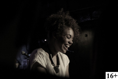 Lady In Jazz: Andreya Triana,  Club Des Belugas, Gayana